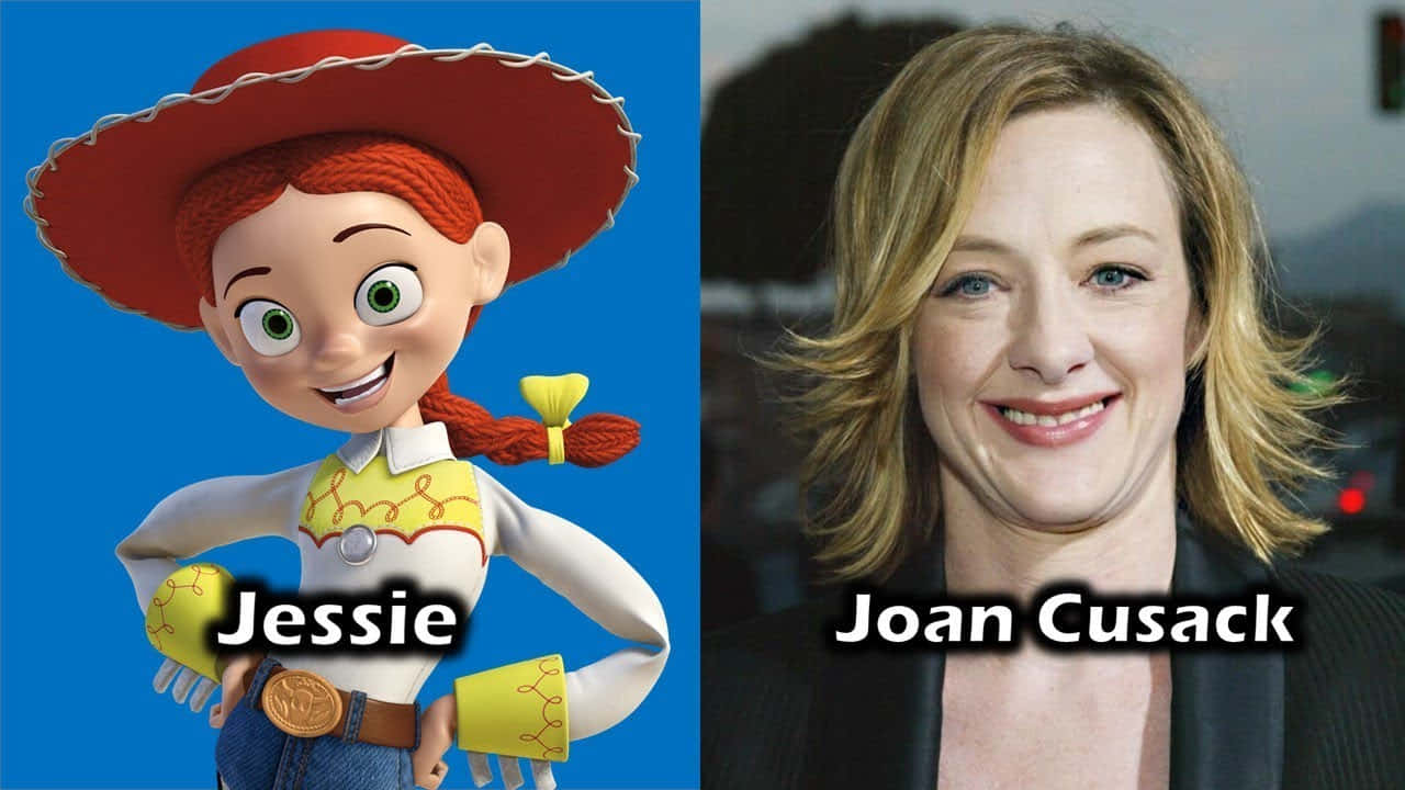 動畫角色Jessie旁邊是演員Joan Cusack，兩人都微笑