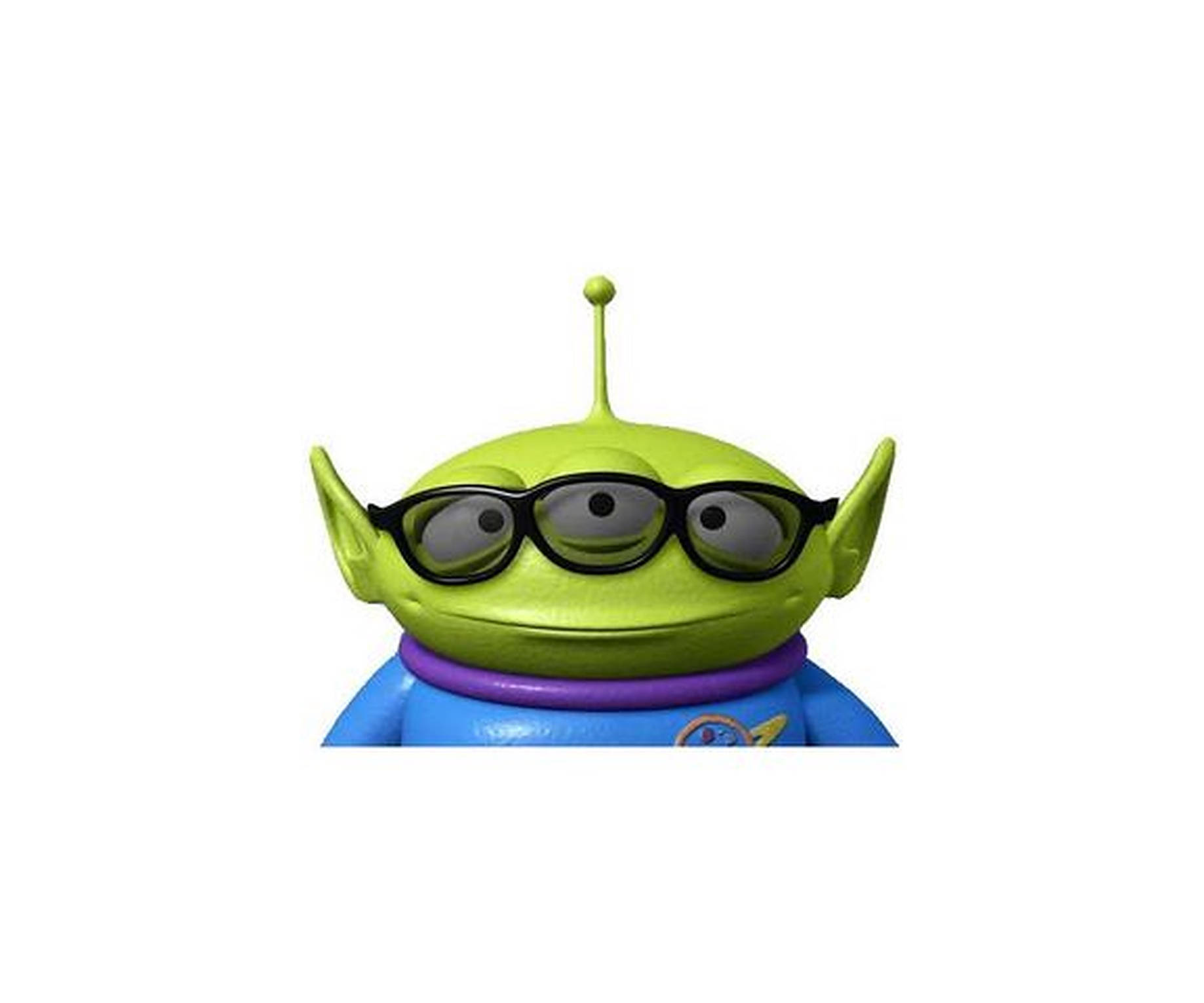 玩具總動員戴眼鏡外星人 壁紙 — 一個綠色三眼外星人玩具的近距離特寫，戴著黑色眼鏡和藍色太空服，配有紫色領子。
