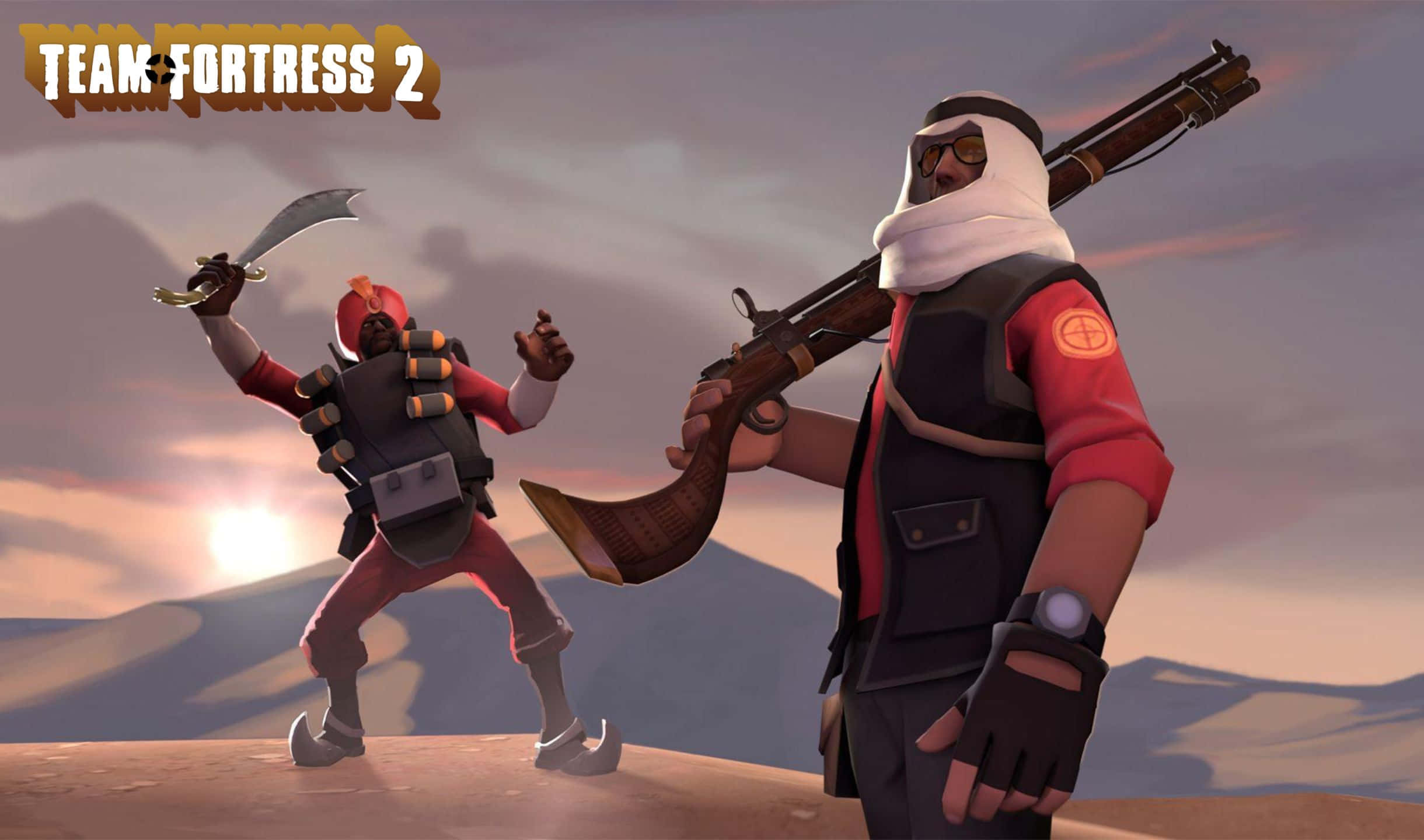 玩家在2440x1440高解析度螢幕上玩《團隊戰爭2》 壁紙 — 兩個 Team Fortress 2 角色站在沙漠日落中，一個揮舞彎刀，另一個將步槍扛在肩上。