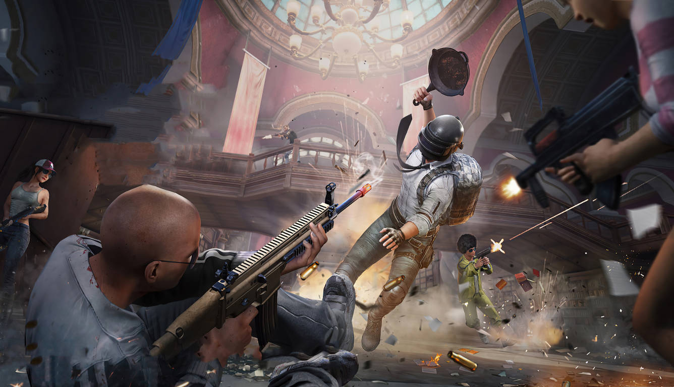 PUBG 桌布 壁紙 — 玩家在破碎的大廳中激烈戰鬥，飛揚的碎片和槍口閃光點亮了混亂。