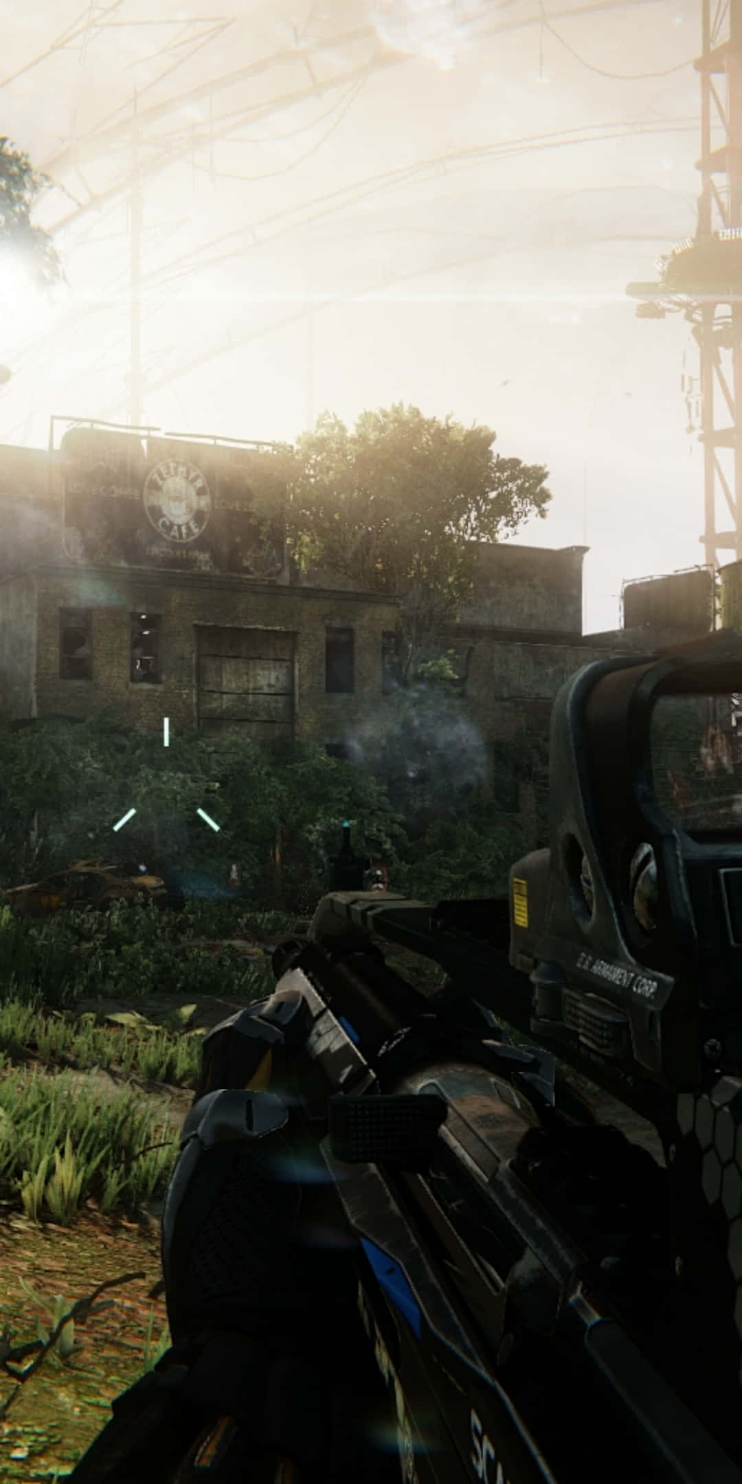 玩家挑戰 Pixel 3 Crysis 3 的艱難情境 壁紙 — 第一人稱視角，一名士兵用步槍瞄準一座陽光普照、雜草叢生的廢墟，廢墟上有一座鐘樓。