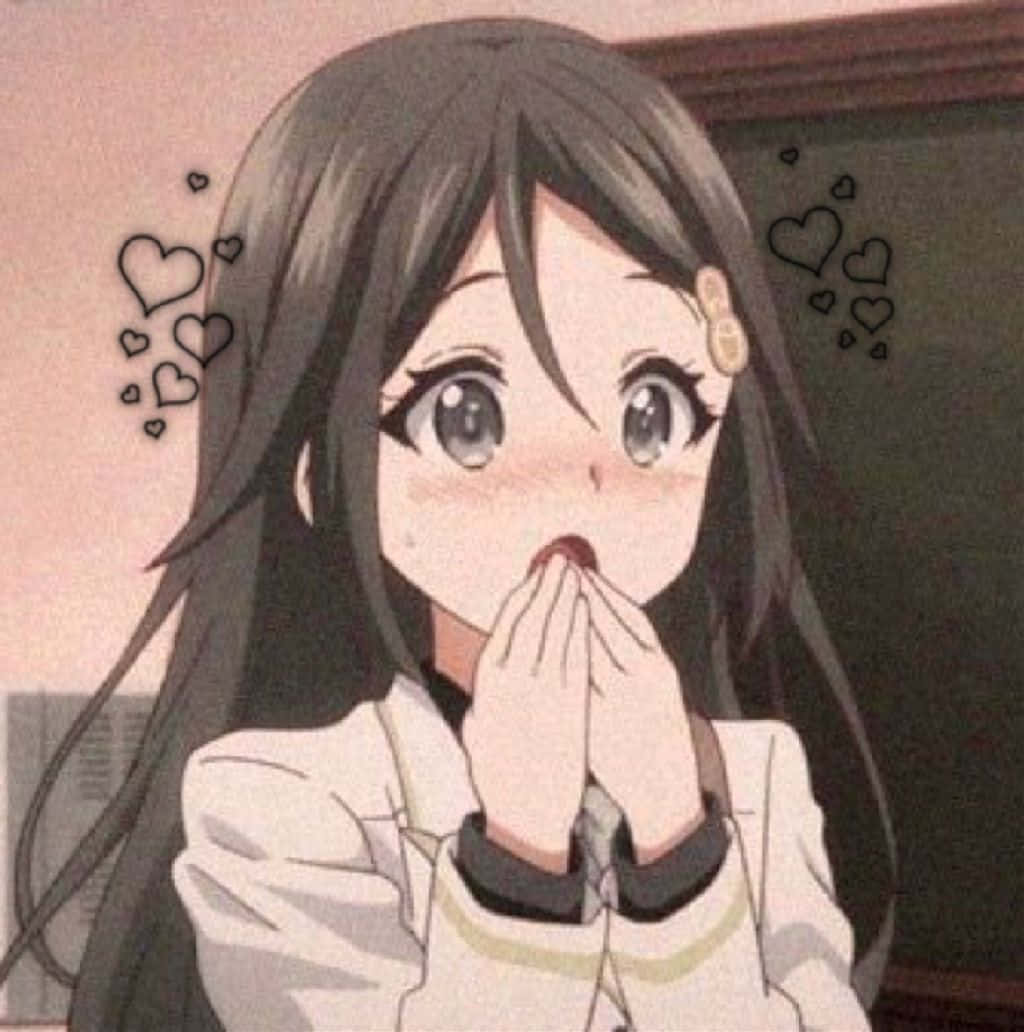 現代動漫風格的美學頭像 壁紙 — 動漫女孩留著長長的黑髮和大眼睛，驚訝地捂住嘴巴，心形圖案漂浮在她的頭周圍。