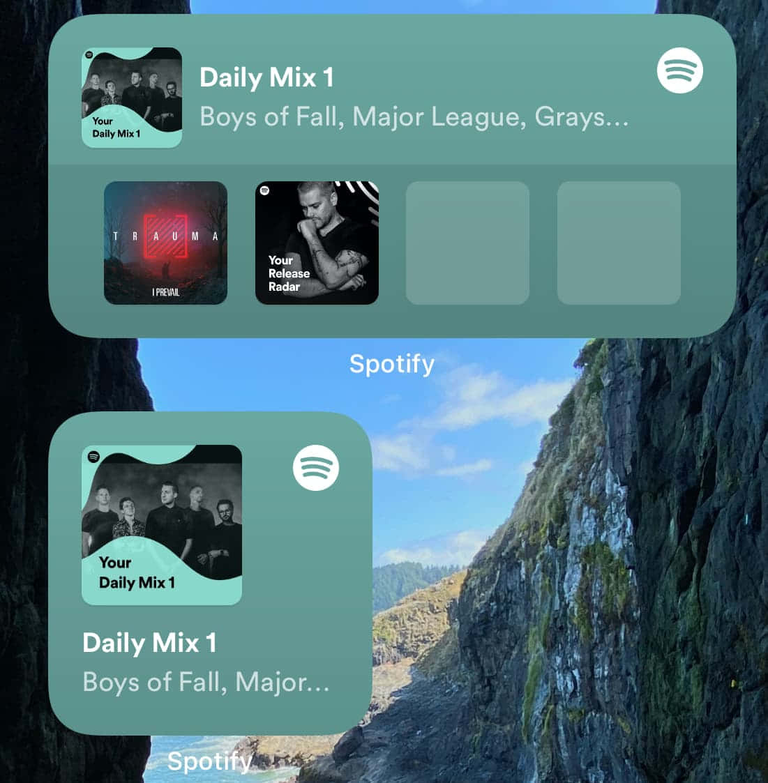 Spotify 音樂應用程式介面疊加在岩石懸崖的海景上。