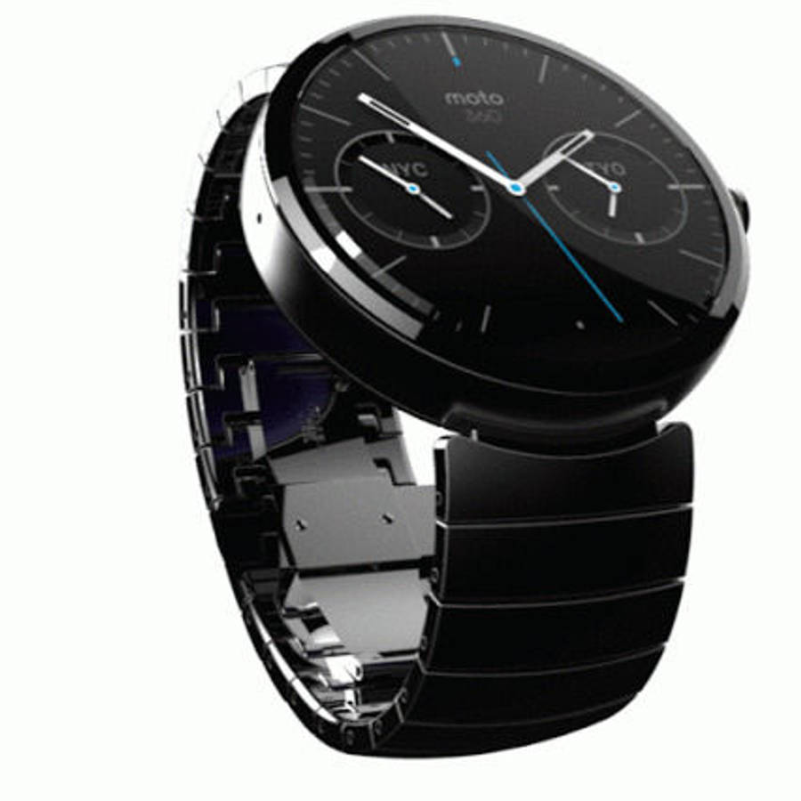 現代智能手錶展示於支架上 壁紙 — 一隻時尚的黑色Moto 360智能手錶，配金屬錶帶，以3D渲染顯示在白色背景上。