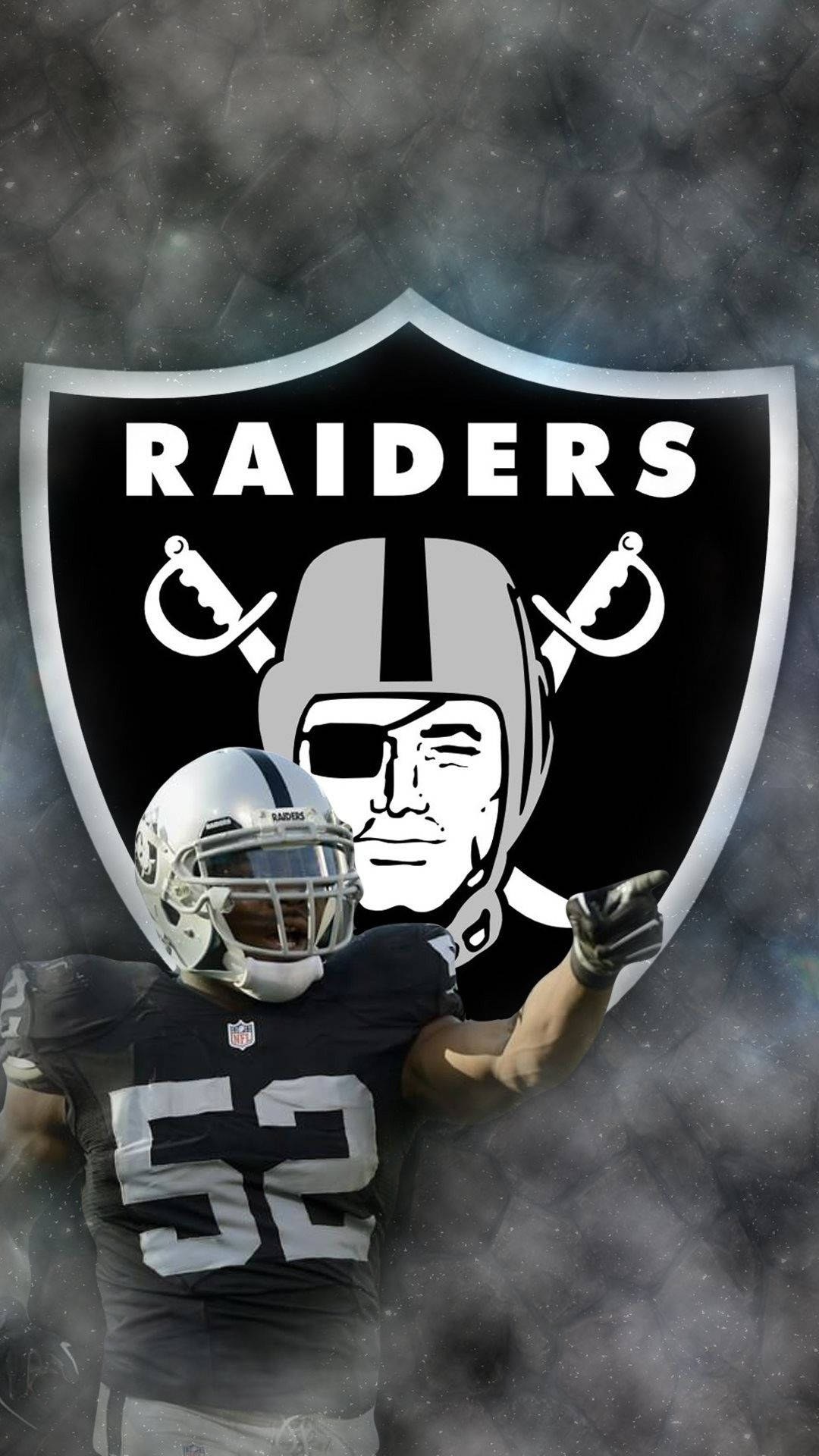 Raiders足球運動員在宇宙煙霧背景中與球隊標誌一起慶祝