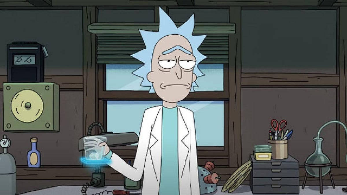 瑞克·桑切斯的憂鬱表情 壁紙 — Rick Sanchez 喺佢亂糟糟嘅實驗室入面，拎住一個發光嘅燒杯，表情好悶。