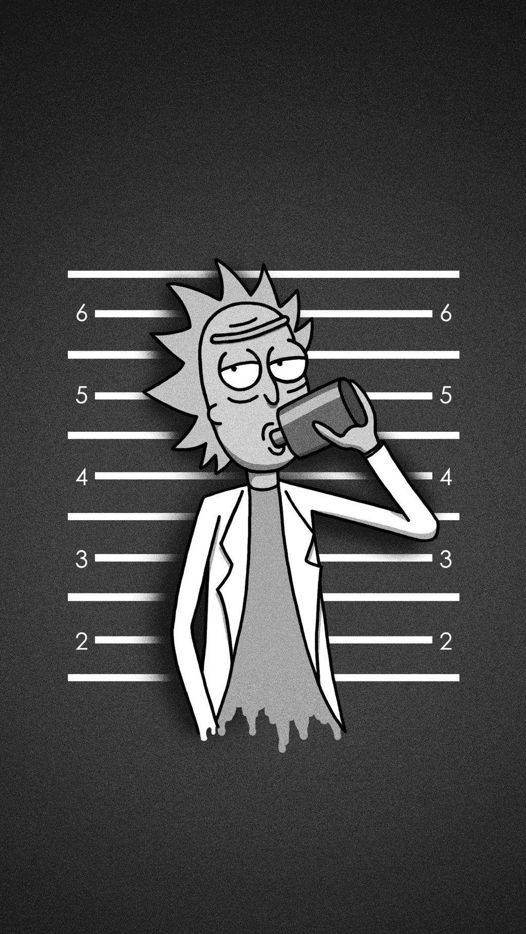 瑞克·桑切斯黑白 mug shot 4K 壁紙 — 《Rick and Morty》中的Rick Sanchez以疑犯照風格擺姿勢，手持飲品，背景為深色紋理。