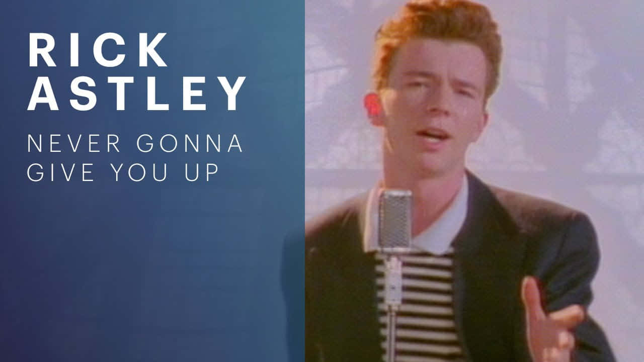Rick Astley 對著咪高峰唱歌，並帶有「Never Gonna Give You Up」文字。