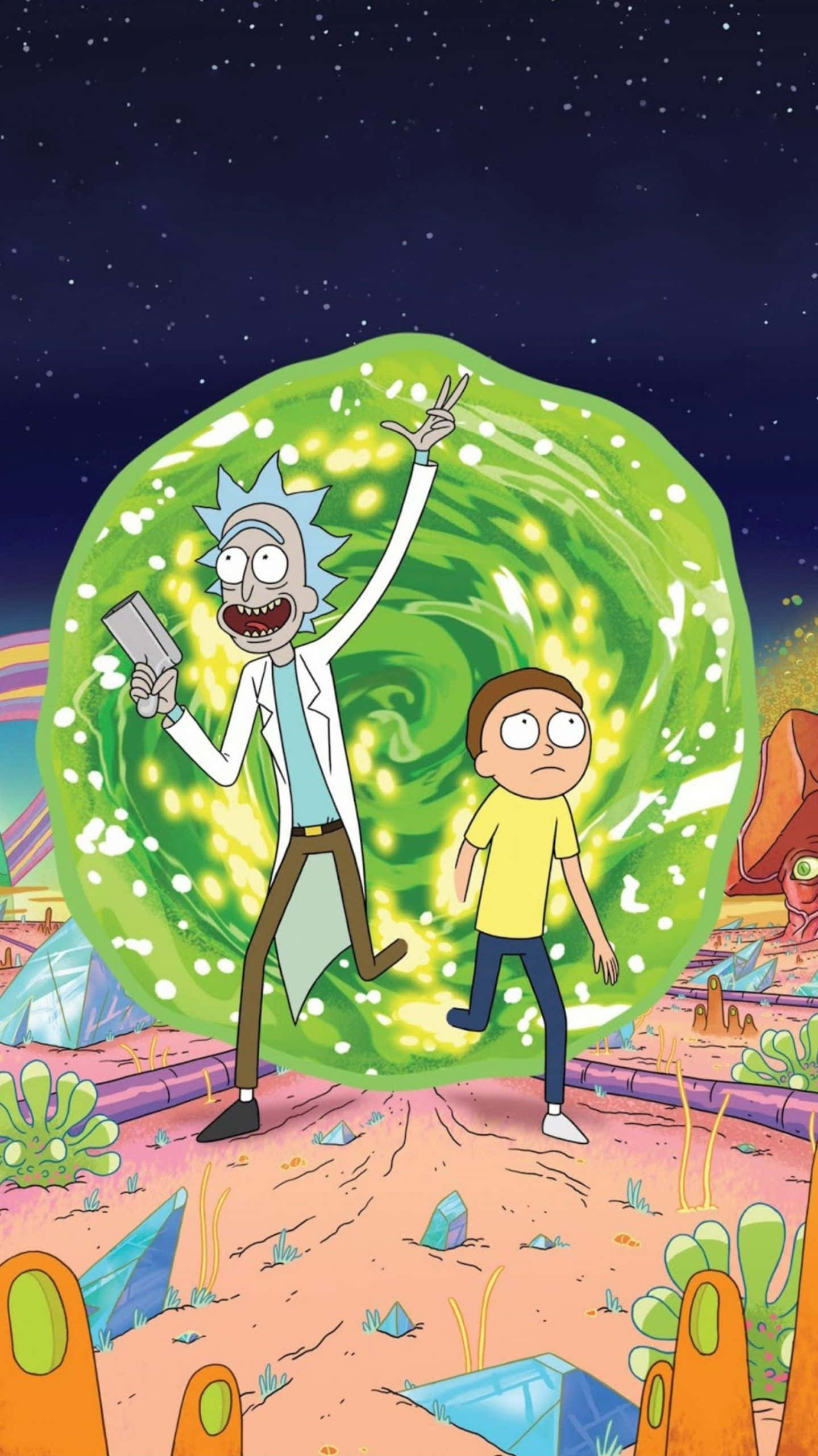 Morty Smith 桌布 壁紙 — 瑞克和莫蒂站在一個發光的綠色傳送門上，位於一個色彩繽紛的外星星球，背景是繁星點點的夜空。