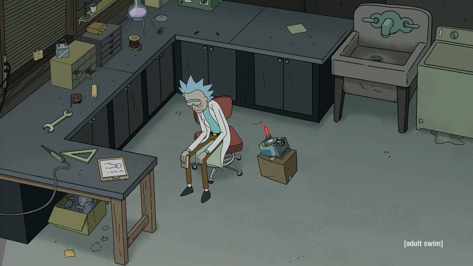 Rick Sanchez 癱坐在一個雜亂的科學實驗室裡，裡面有損壞的小工具。