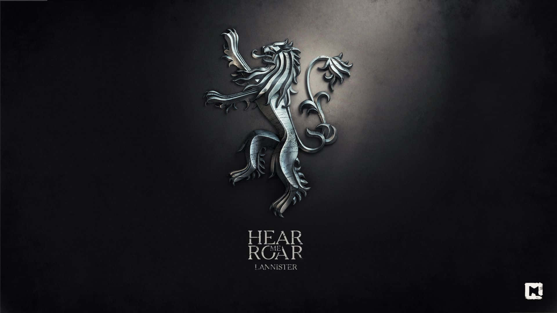 深色背景上帶有 hear the roar lannister 文字的金屬獅子徽章