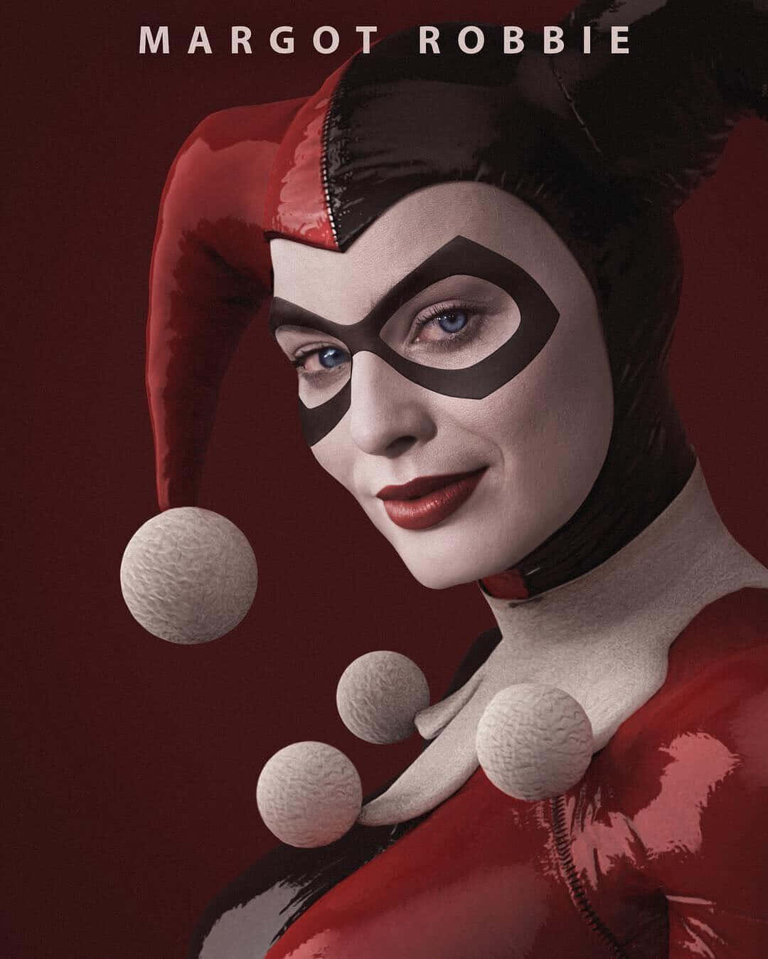 Classic Harley Quinn 桌布 壁紙 — 瑪歌羅比飾演的小丑女哈莉奎茵，身穿亮面紅黑小丑服，在深紅色背景前有浮動的紋理球體。