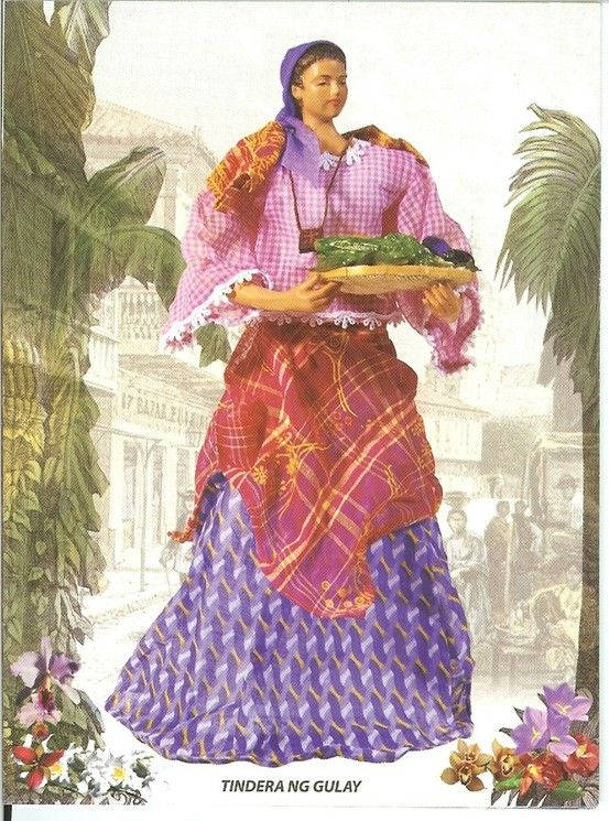 身穿色彩繽紛傳統服飾的女性，在熱帶街景中提著蔬菜籃。