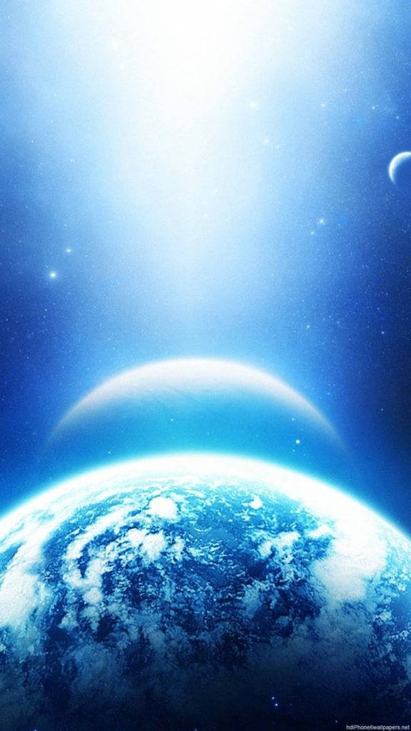 璀璨地球太空手機壁紙 壁紙 — 從太空俯瞰地球的壯麗景色，在繁星點點的宇宙背景下，地球散發著藍色光芒，伴隨著一彎新月。