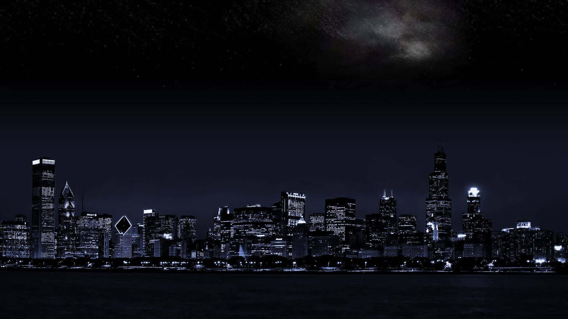 璀璨夜景中的城市天際線 壁紙 — 夜晚黑暗的城市天際線，閃爍的窗戶和星空，上方有銀河。