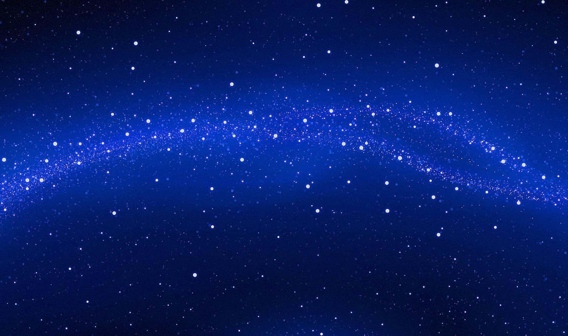 璀璨繁星點綴的夜空美景 壁紙 — 深邃的藍色宇宙天空，佈滿閃爍的星星，以及一道橫跨天際的發光彎曲星雲。