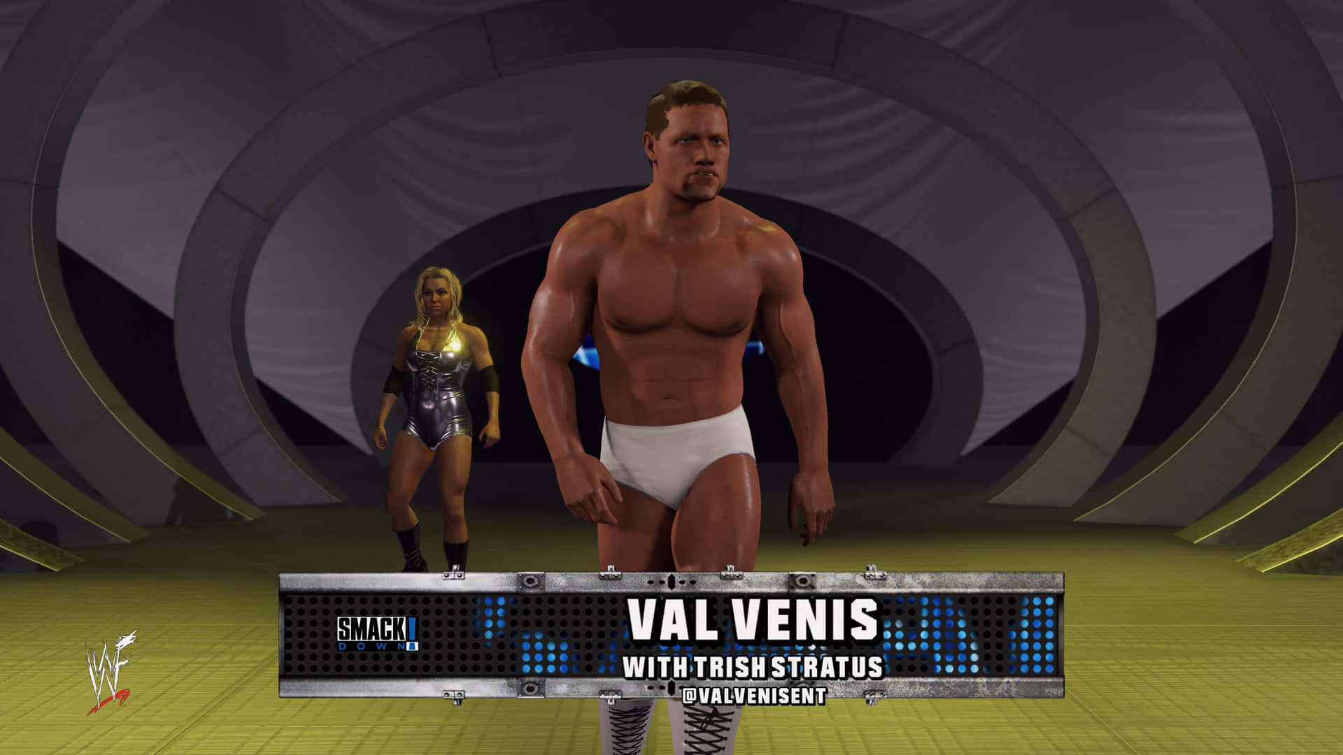 摔角手 Val Venis 和 Trish Stratus 走下一條未來風格的摔角入口通道。
