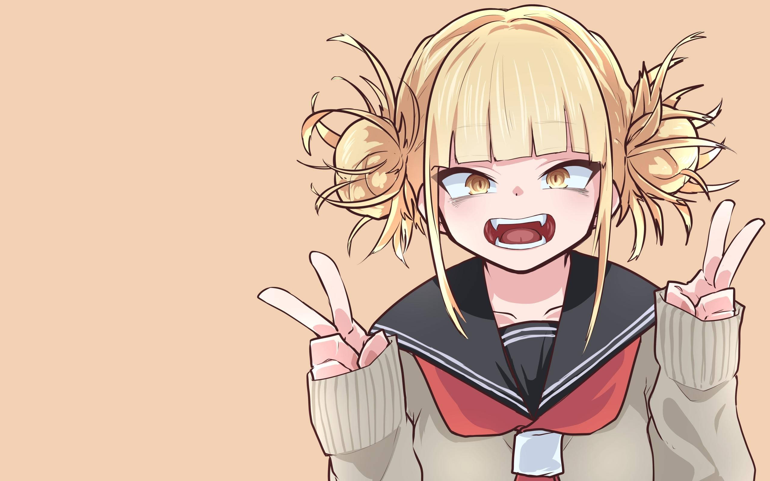 甜美殺手Himiko Toga 壁紙 — 一個開心的動漫女孩，金色雙馬尾，穿著水手服，在柔和蜜桃色背景前雙手比出和平手勢。