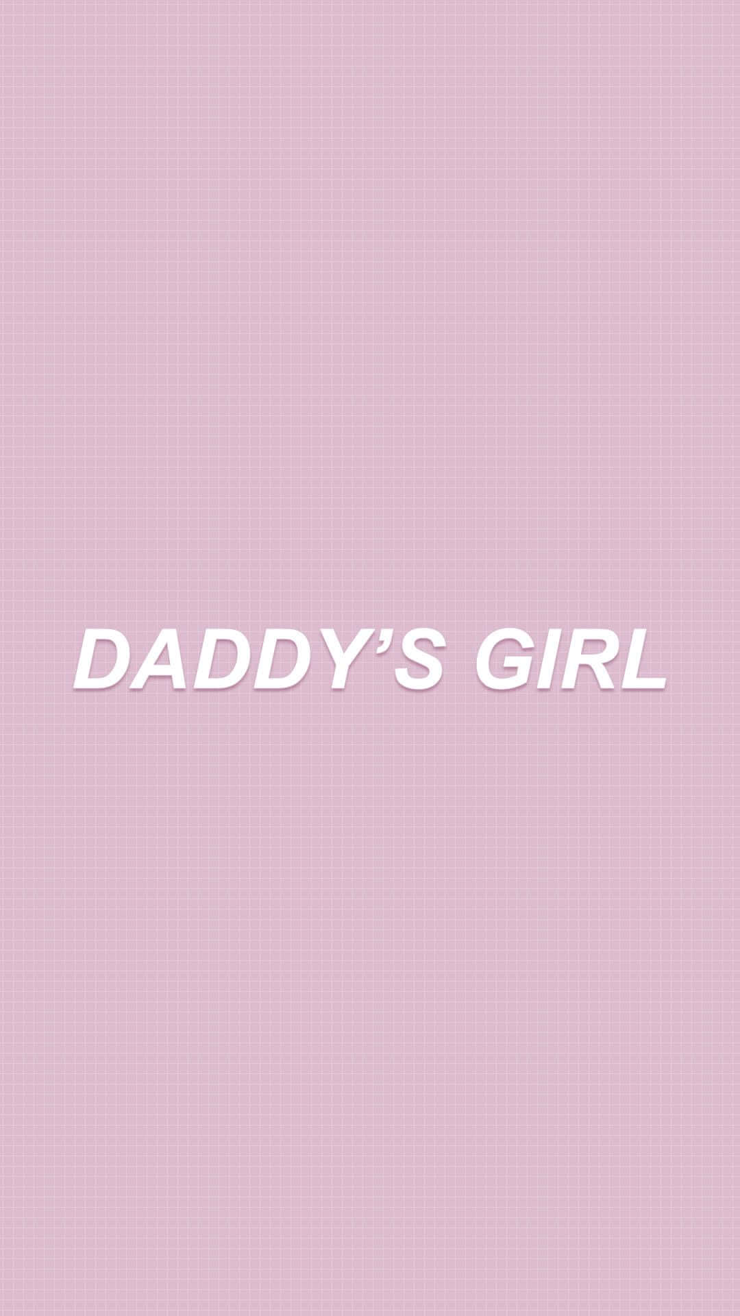 粉紅色紋理背景，白色文字寫著 daddy's girl。