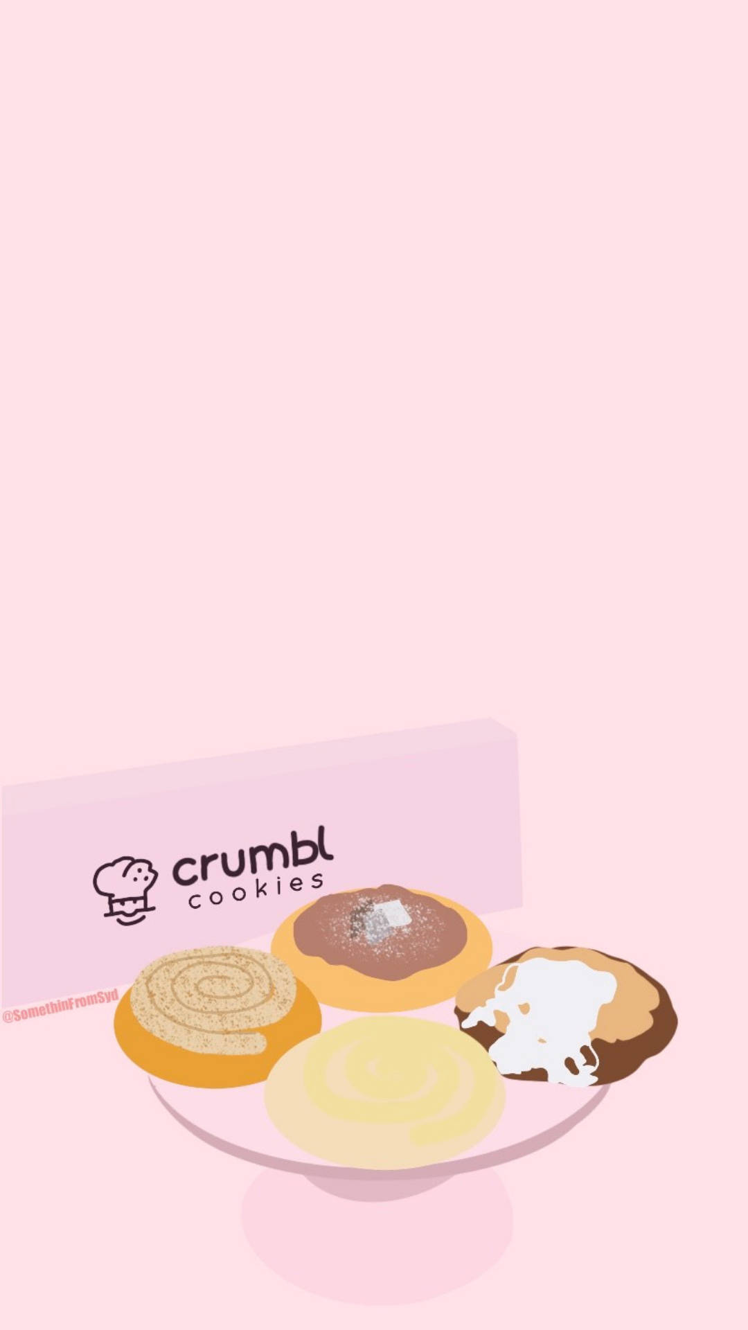 四塊不同口味的crumbl曲奇放在碟上，旁邊有品牌盒子，背景是粉紅色。
