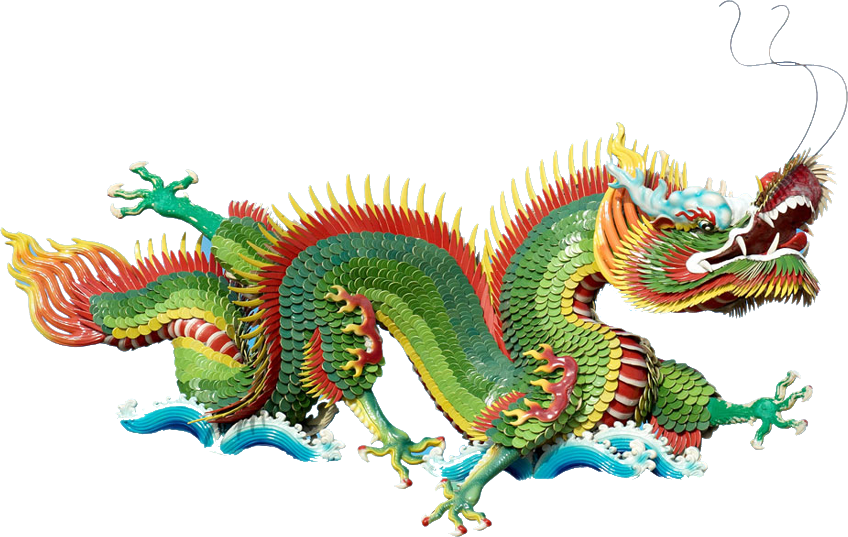 生動的中國龍藝術圖案 壁紙 — 一個鮮豔的綠色和紅色中國龍雕塑，帶有黃色尖刺和藍色波浪，位於黑色背景上。