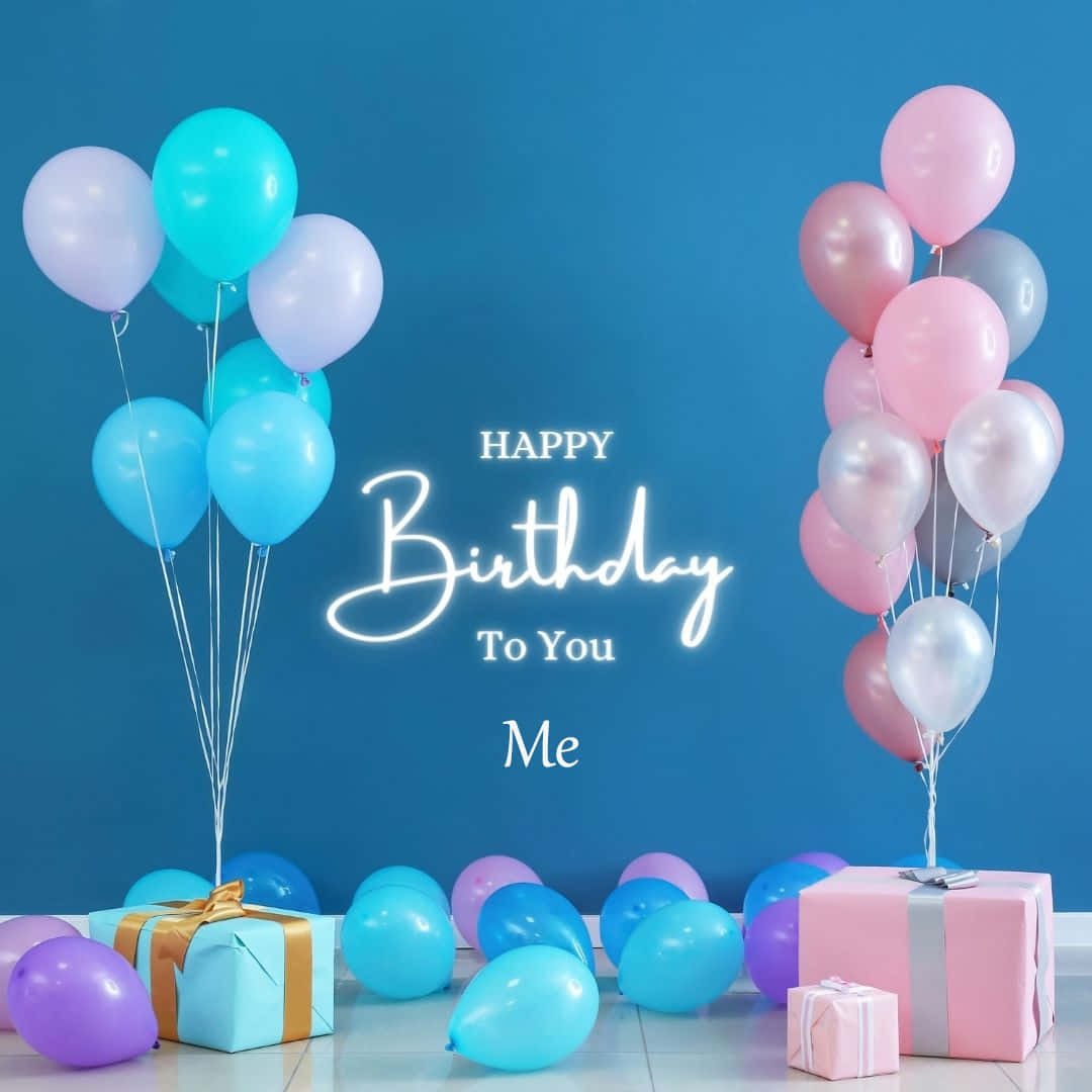 Happy Birthday To Me 桌布 壁紙 — 生日慶祝活動，藍色和粉紅色氣球和禮物，背景是純藍色牆壁，帶有發光文字。
