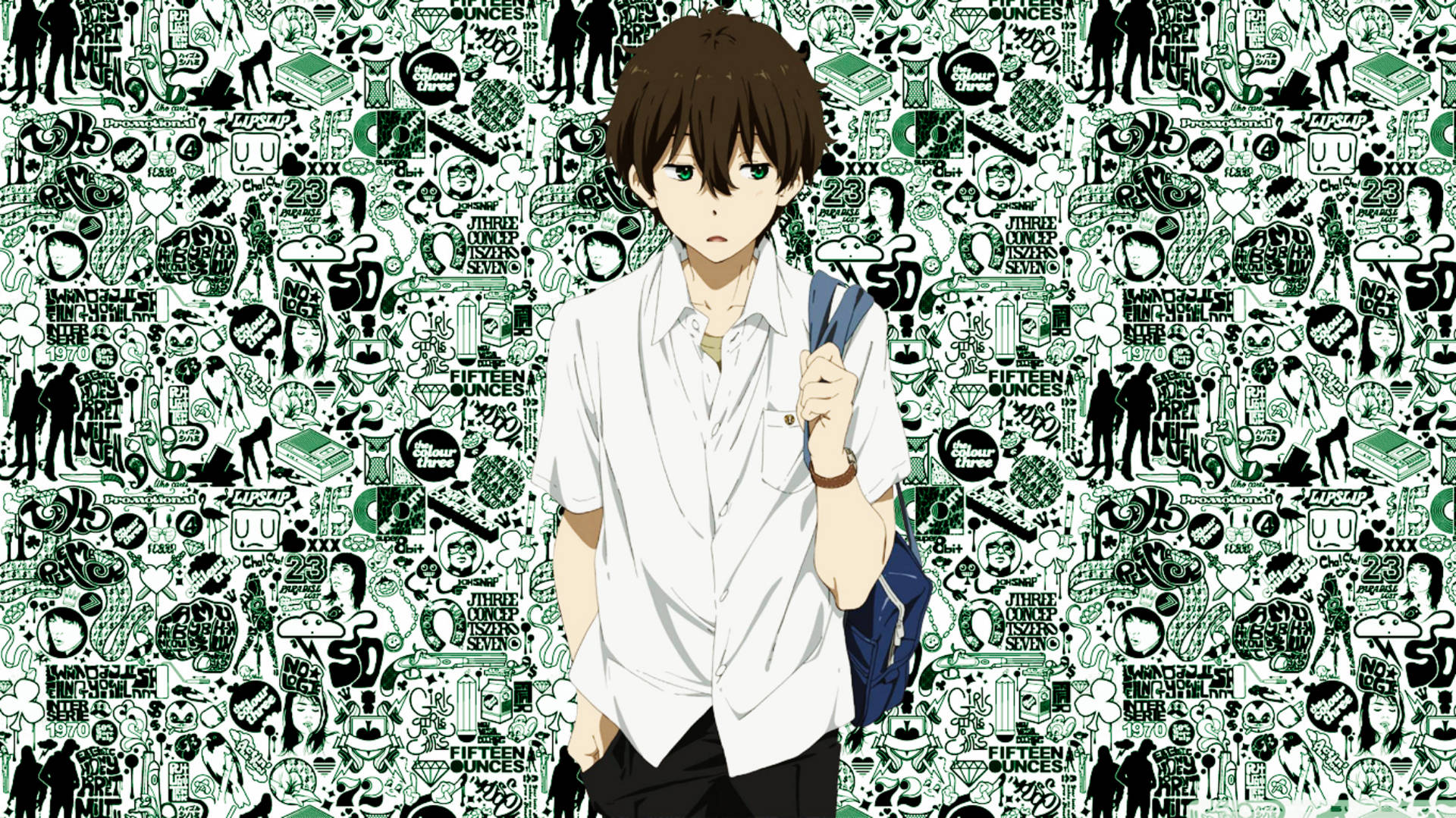 背著背包的動漫男孩站在綠色和黑色圖案背景前。
