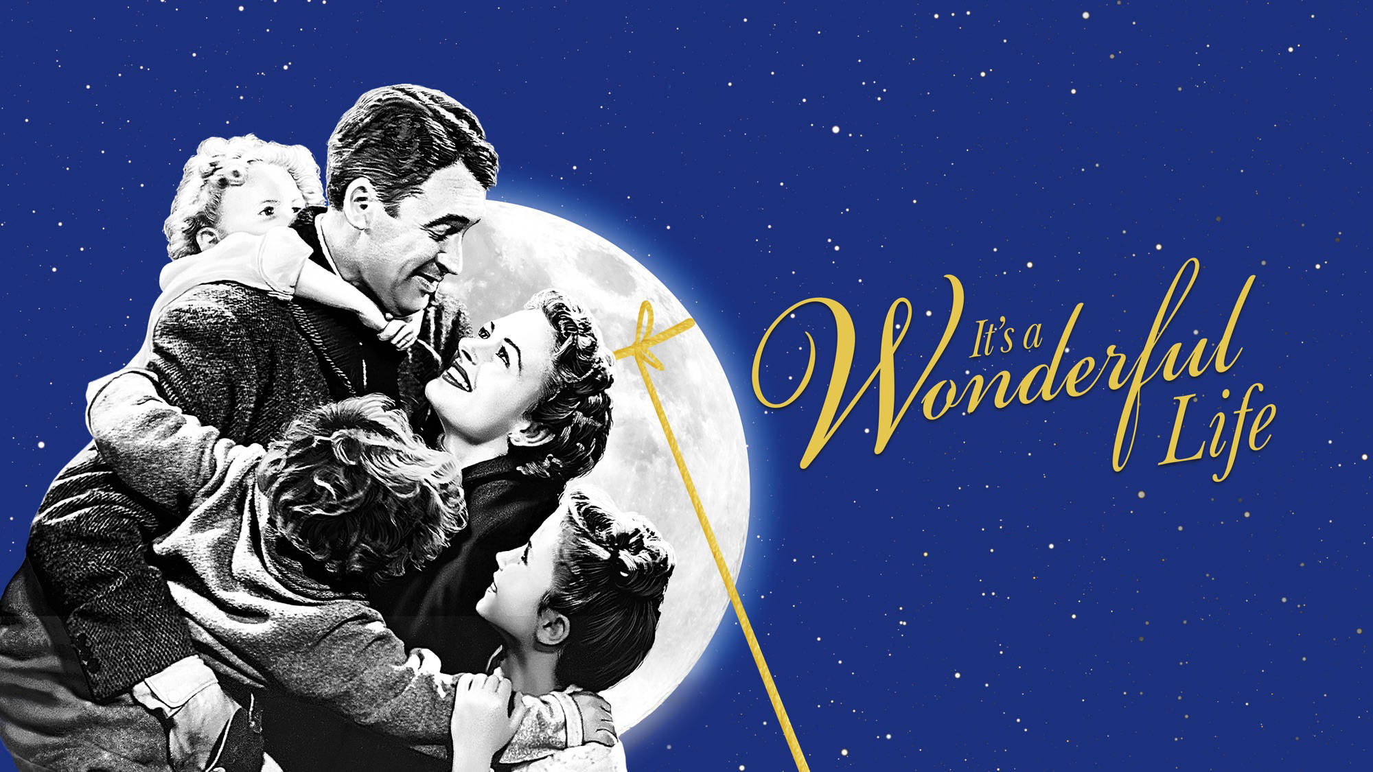 《生活多美好》全家福滿月 壁紙 — 一個黑白家庭在滿月和金色文字「It's a Wonderful Life」的星空夜空下快樂地擁抱。