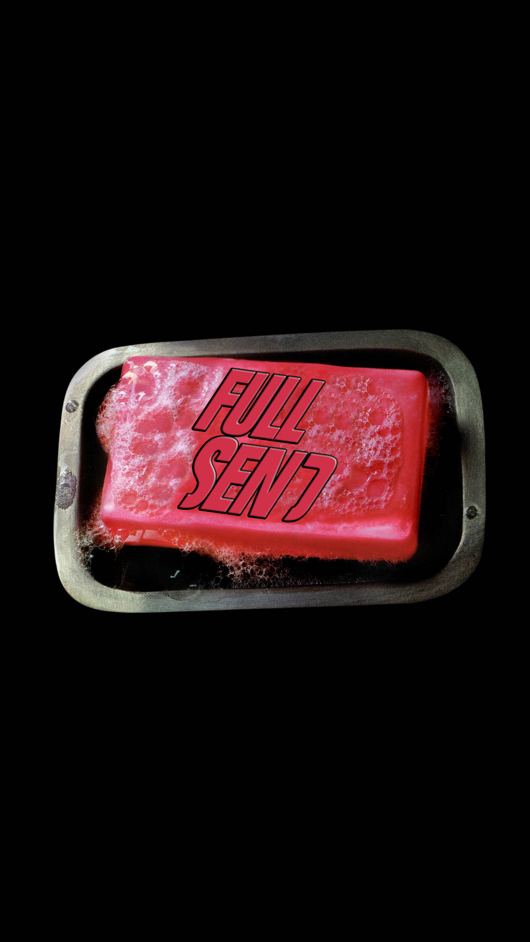 紅色肥皂帶 'FULL SEND' 字樣在金屬托盤上，黑色背景。