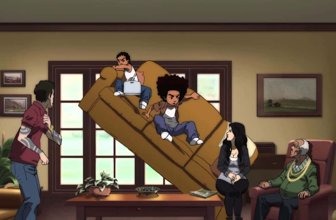 用《Boondocks》的趣味背景為你的裝置增添活力 壁紙 — 一個動畫客廳場景，梳化漂浮起來，上面有兩個小孩，而大人們在下面作出反應。