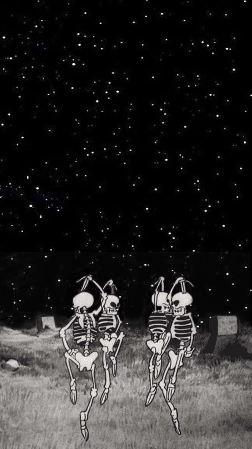 兩個跳舞的骷髏在星空下的墓園裡。