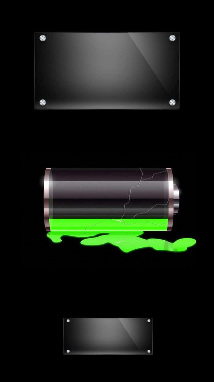 用 iPhone 玩轉創意 壁紙 — 一個破裂的電池，發出綠色發光液體，在黑色背景上帶有玻璃面板。