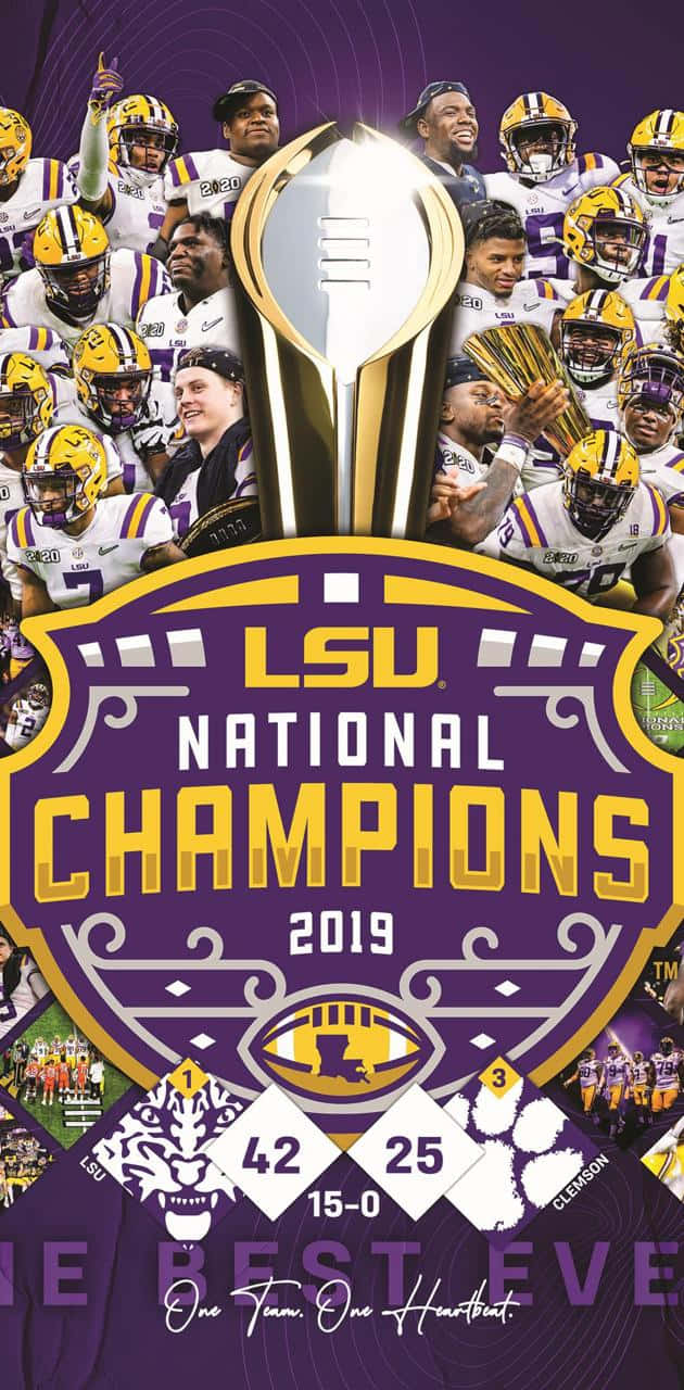 LSU 足球隊以獎盃和比分42-25慶祝2019年全國冠軍。