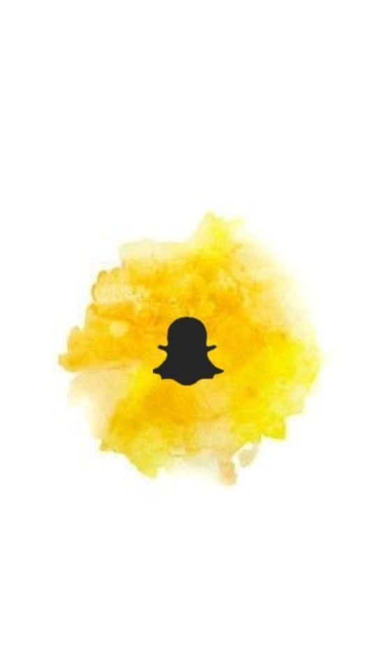 黑色Snapchat標誌在黃色水彩背景上。