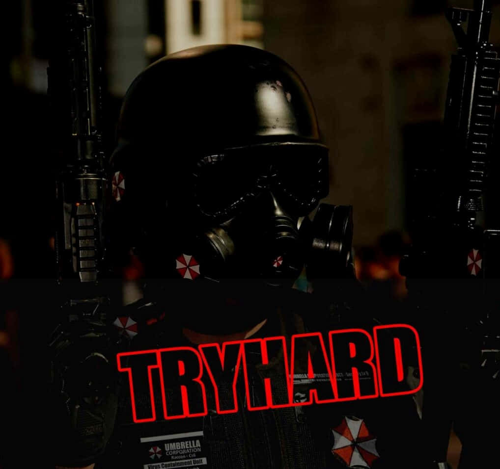 用TryHard工具為Grand Theft Auto V增添優勢 壁紙 — 一名身穿深色服裝的士兵戴著防毒面具和頭盔，兩側是帶有紅色Umbrella Corporation標誌和粗體紅色「TRYHARD」文字的步槍。