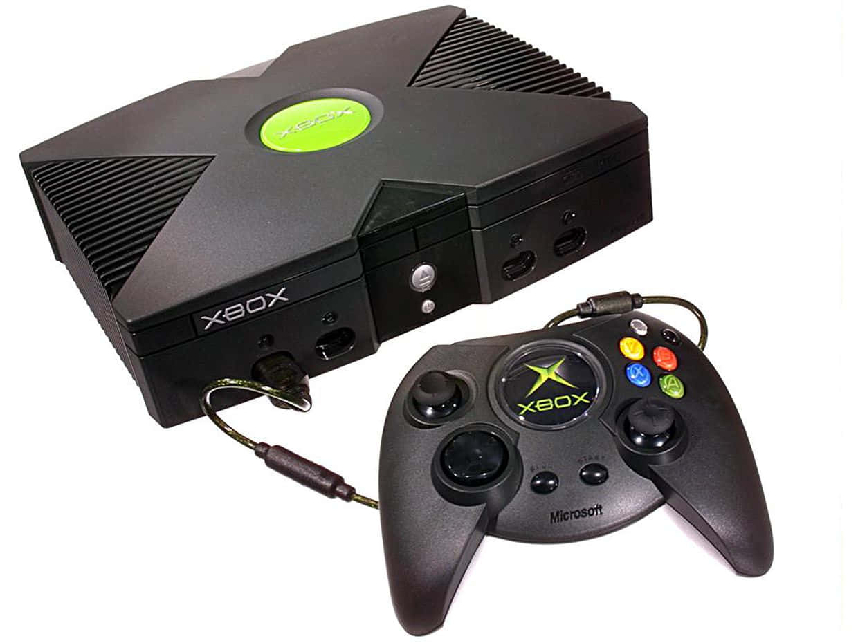白色背景上帶有綠色標誌的黑色 Xbox 主機和控制器。