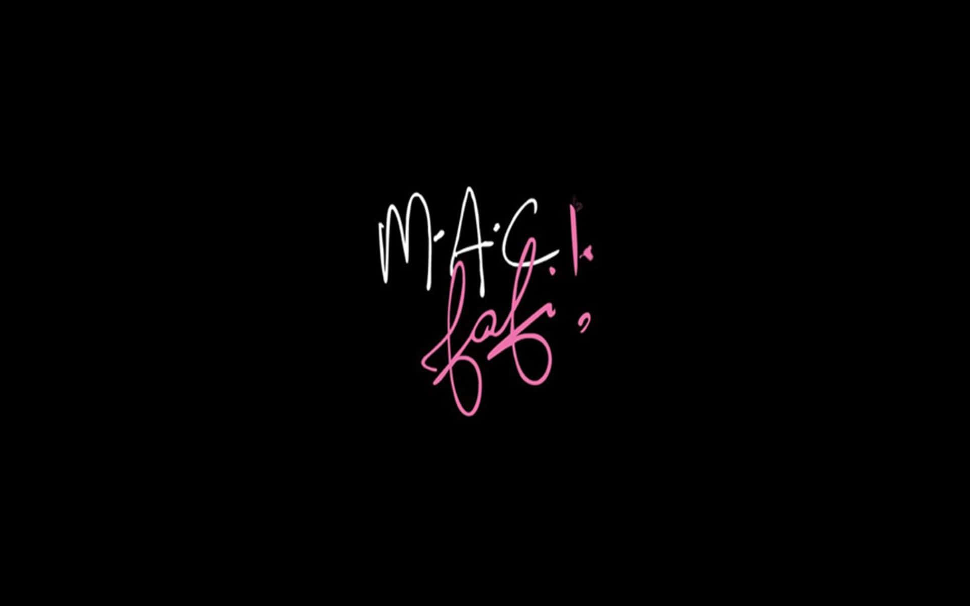 黑色背景上粉紅色和白色手寫字體的 MAC Lab 標誌