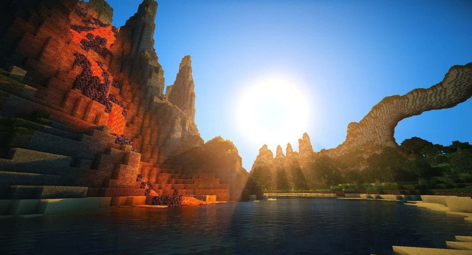 用沉浸式Shaders體驗升級你的Minecraft遊戲 壁紙 — 夕陽以溫暖的光芒沐浴著Minecraft峽谷，像素化的懸崖在平靜的水面上聳立。