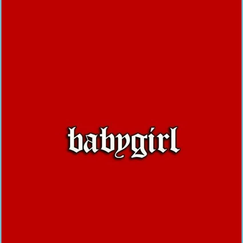 紅色背景上帶有白色哥德式文字，顯示 babygirl。