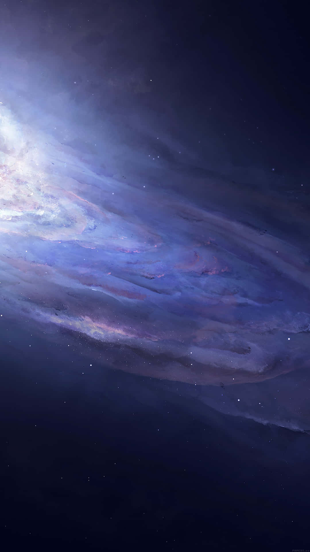 充滿活力的紫色和藍色星雲在充滿恆星的星系中旋轉。