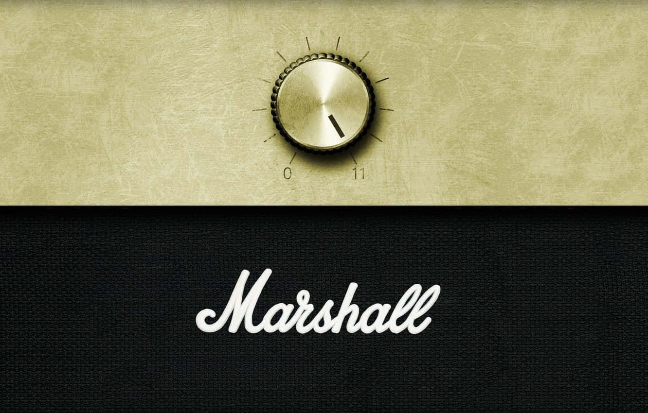 用高品質吉他擴大機釋放你的搖滾靈魂 壁紙 — 一個復古Marshall擴音器旋鈕，置於有紋理的米色和黑色布料上，帶有白色標誌。