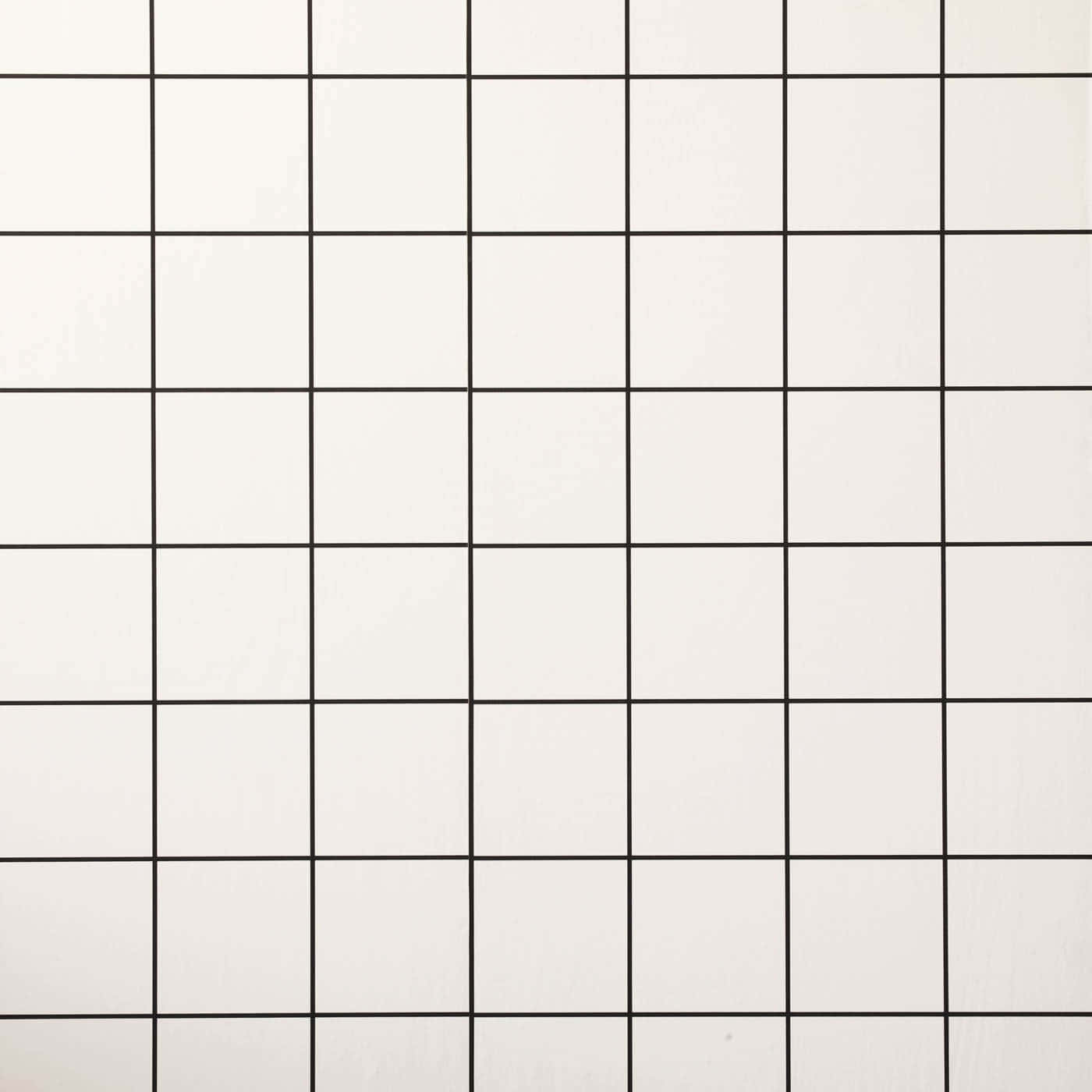 grid 桌布 壁紙 — 由幼黑線分隔的米白色正方形組成的簡約網格圖案，營造出乾淨的幾何牆紙設計。
