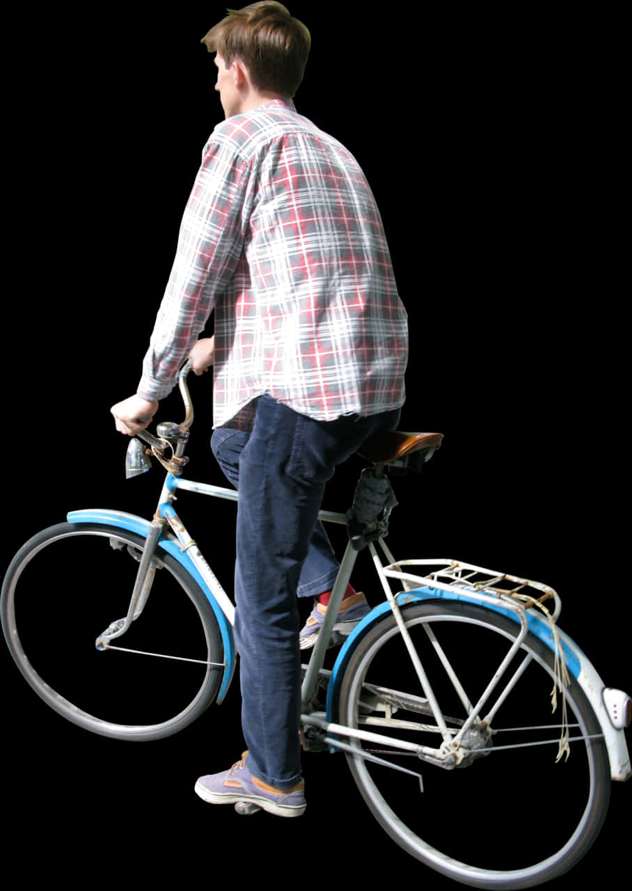 男子騎乘古董自行車 壁紙 — 一位穿著格仔衫的年輕男子在純黑色背景下騎著一輛復古藍色單車。