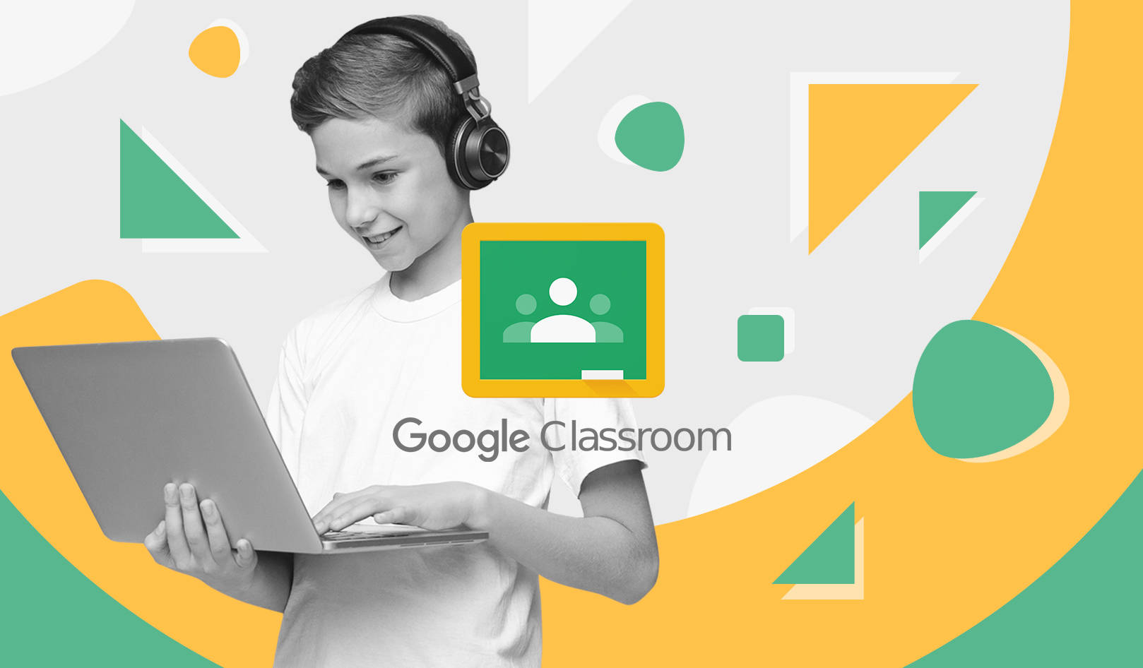 男孩與筆電搭配 Google Classroom 標誌 壁紙 — 一個戴著耳機的 smiling 男孩在色彩繽紛的幾何背景前使用手提電腦，背景上有 Google Classroom 標誌。