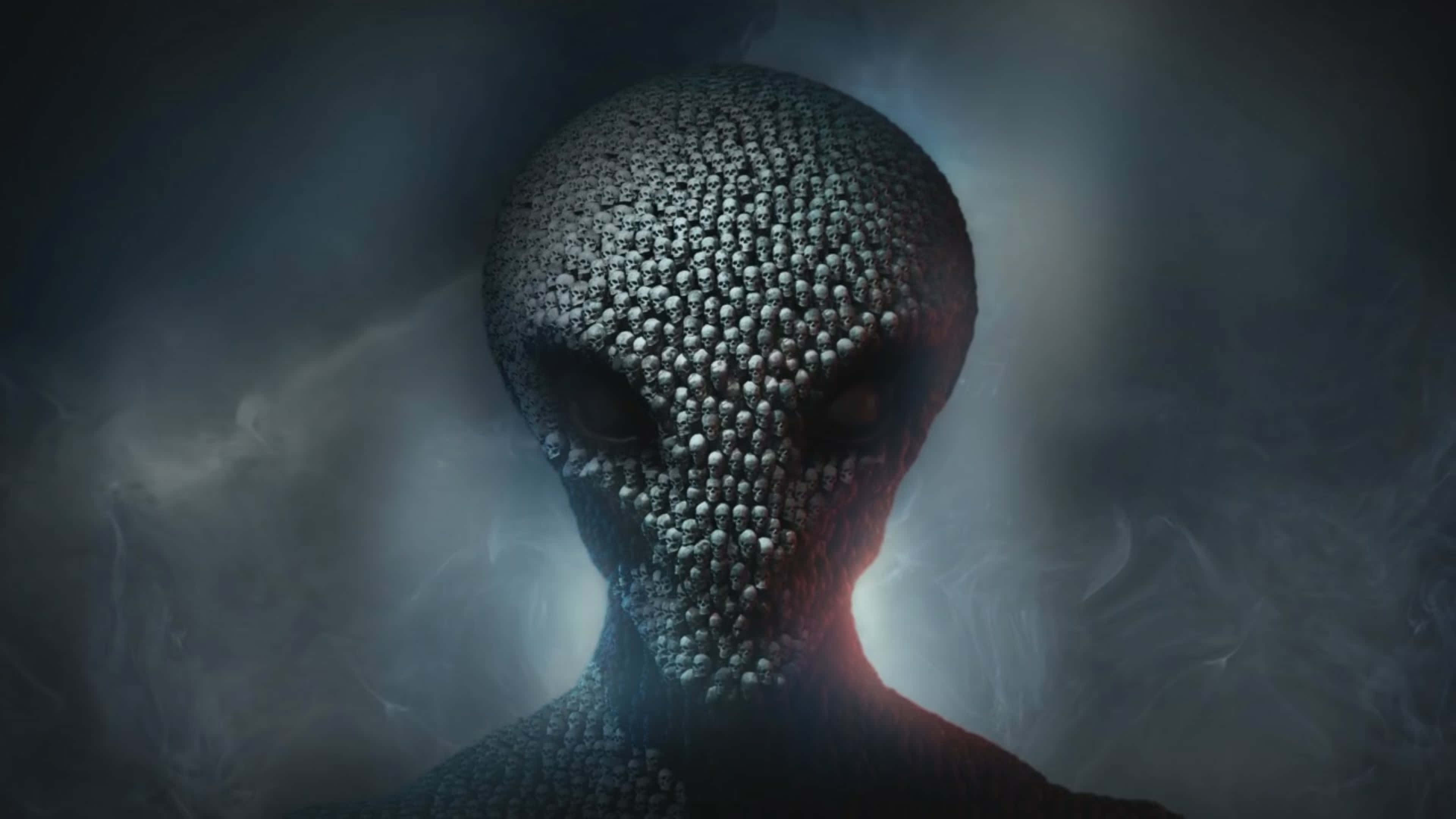 異星生物破土而出 壁紙 — 一個帶有骷髏臉的威脅性外星人從煙霧瀰漫的黑暗中出現，發光的眼睛穿透迷霧。