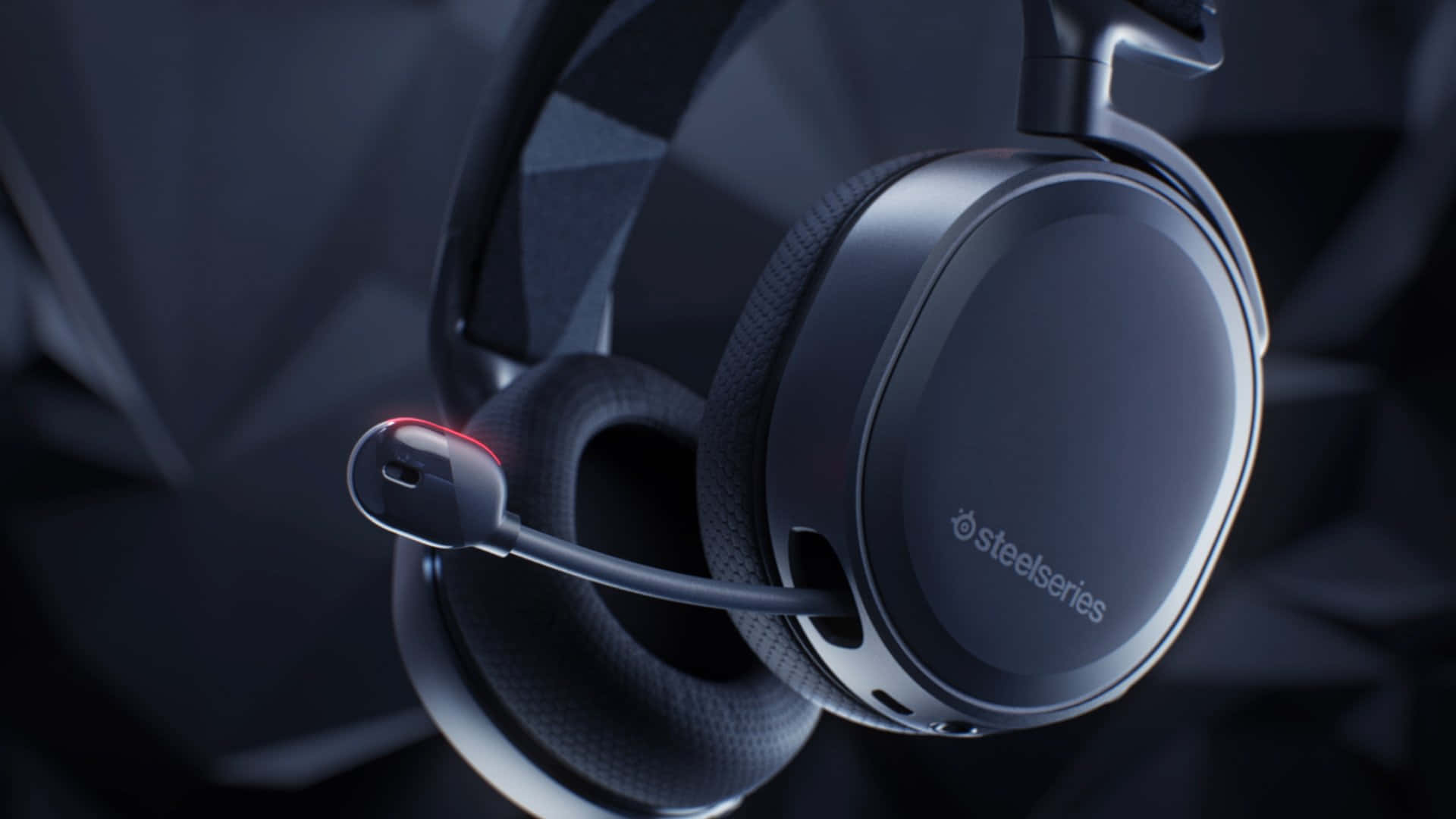 黑色 SteelSeries 遊戲耳機特寫，帶有紅色燈光。