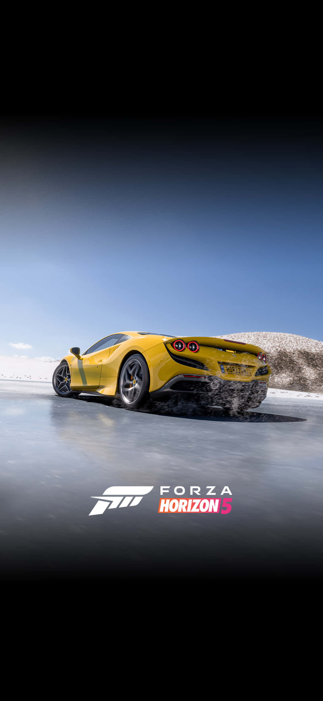 疾馳的蘭博基尼 iPhone X Forza Motorsport 7 背景 壁紙 — 一輛鮮黃色的跑車在晴朗藍天下，於結冰的湖面上飛馳，遠方是白雪覆蓋的山丘。