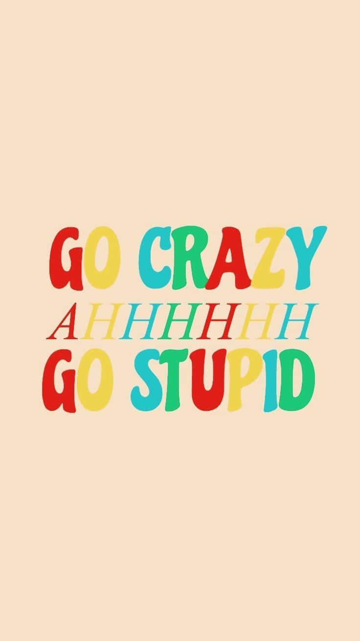 在米色背景上大膽多彩的文字寫著 go crazy ahhhhhh go stupid