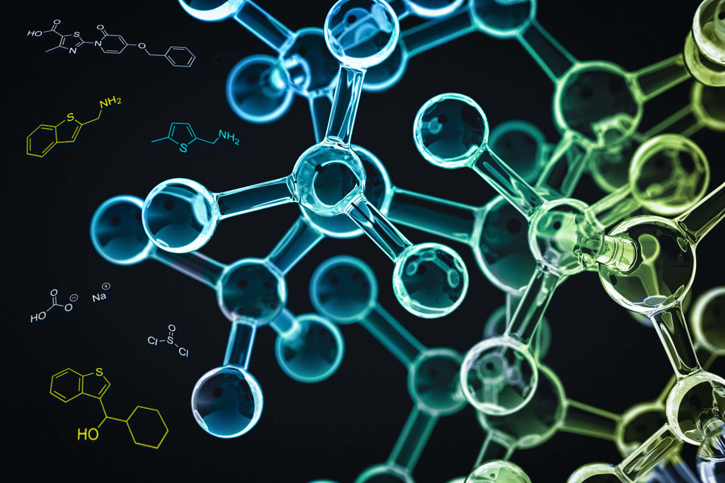 Chemistry 桌布 壁紙 — 發光的半透明分子結構，帶有化學式，漂浮在深色背景上。