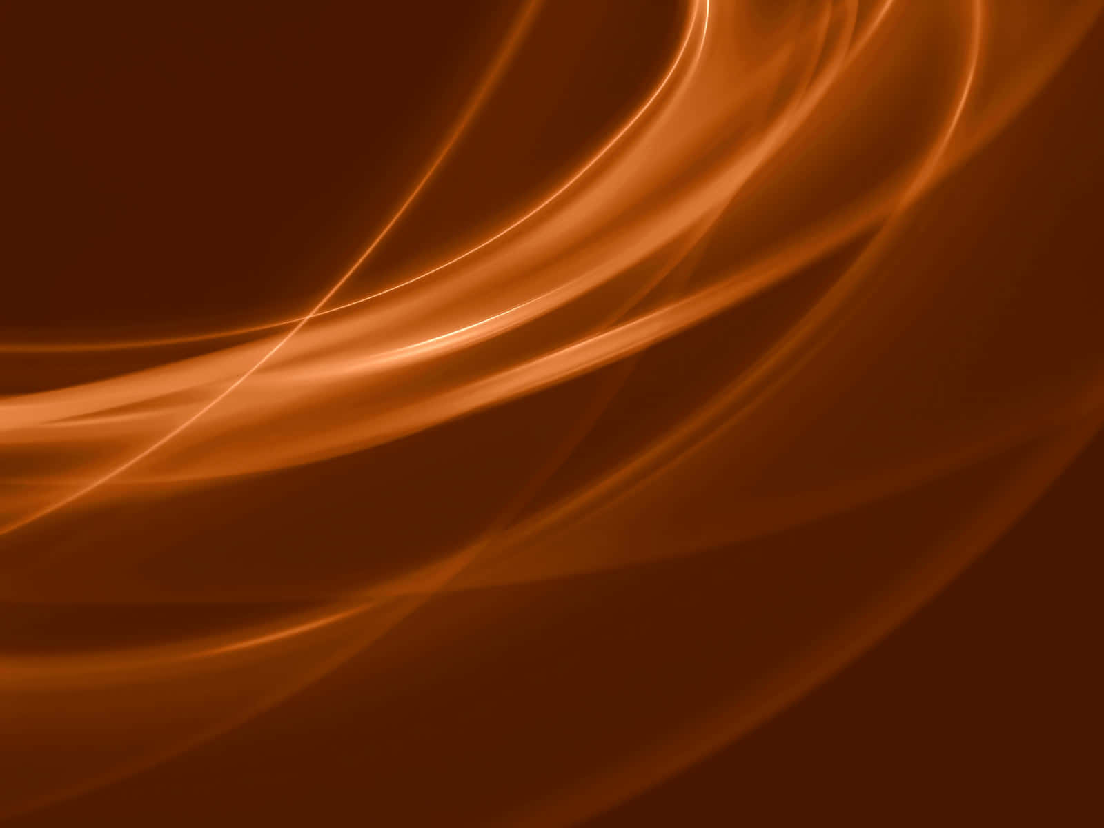 Brown Abstract 桌布 壁紙 — 發光的琥珀色光線條在深棕色抽象背景上動態流動。